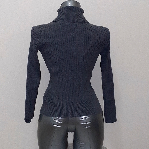 Turtle Neck Rib-Knit Tee - Picture 3 of 5